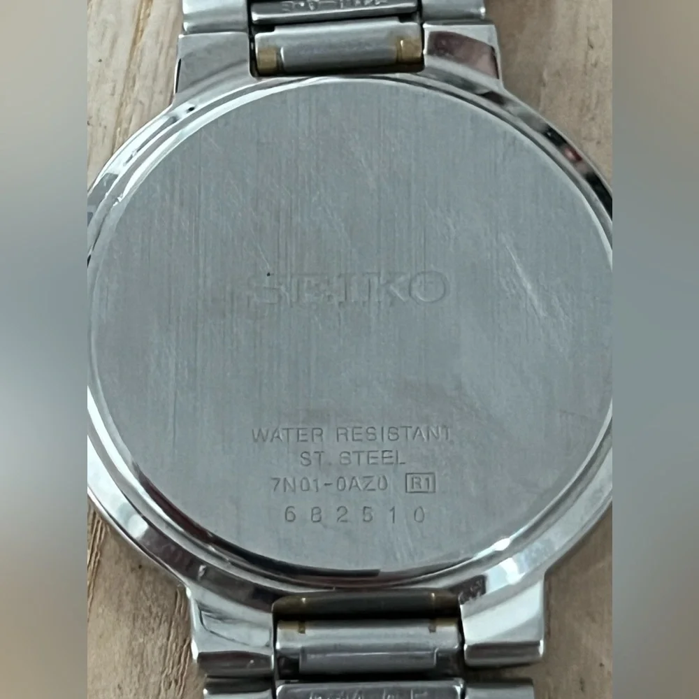 Seiko Vintage Watch Two-Tone Bracelet Large Round Off-White Dial Gold Markers